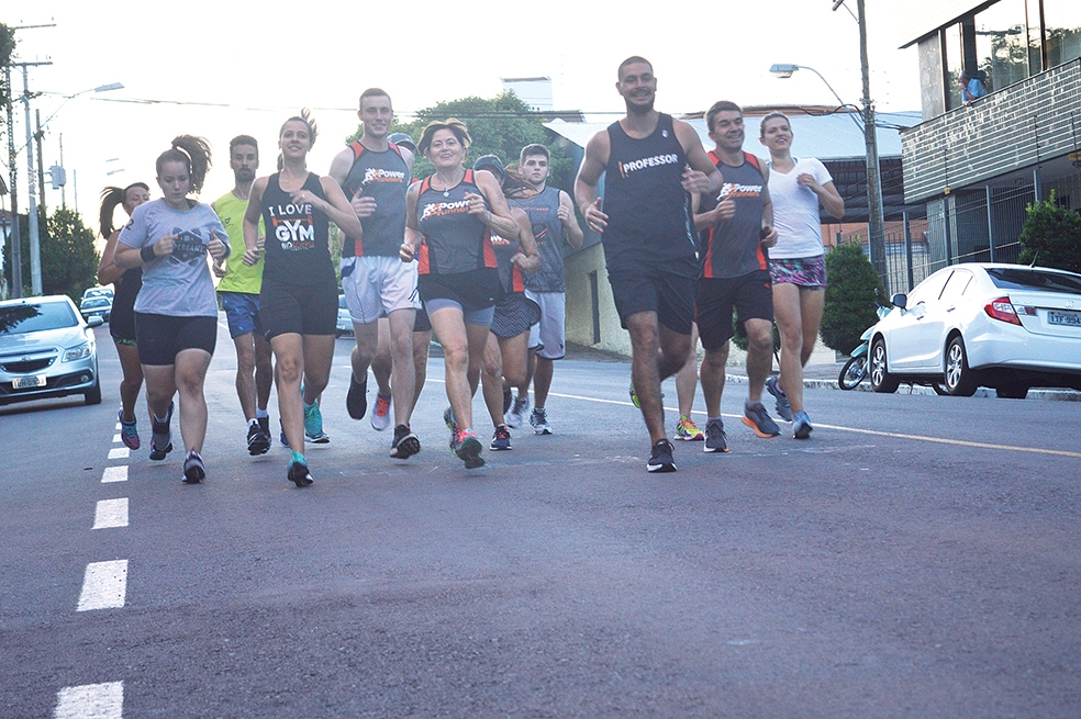 O grupo florense Power Runners treina pelas ruas do município.  - Gabriela Fiorio