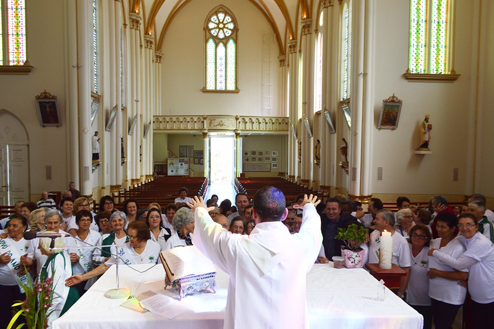 Missa ocorre na Igreja Matriz. - Prefeitura de Flores da Cunha/Divulgação