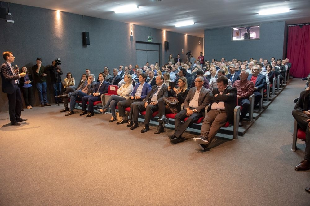 Representantes de diversos municípios participaram da apresentação. - Adriano Chaves/Divulgação