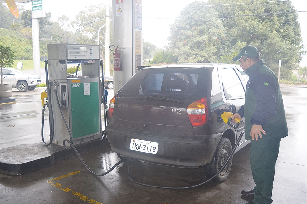 Preço da gasolina ultrapassa os R$ 5 nos postos florenses. - Gabriela Fiorio