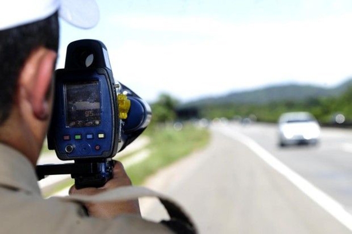 O presidente Jair Bolsonaro determinou a suspensão do uso de radares móveis em rodovias federais. - Divulgação
