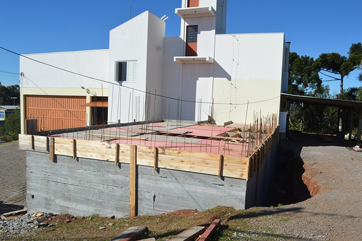 Estão sendo construídas quatro salas (para atendimento, recepção e administrativo), além de um espaço para arquivo e um banheiro. - Prefeitura de Flores da Cunha/Divulgação