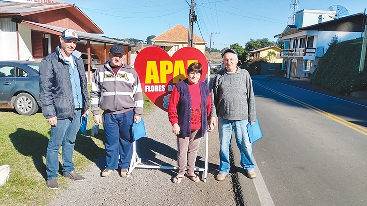 Pedágio da Apae foi realizado nos pontos centrais do município.  - Agapito Conz/Divulgação