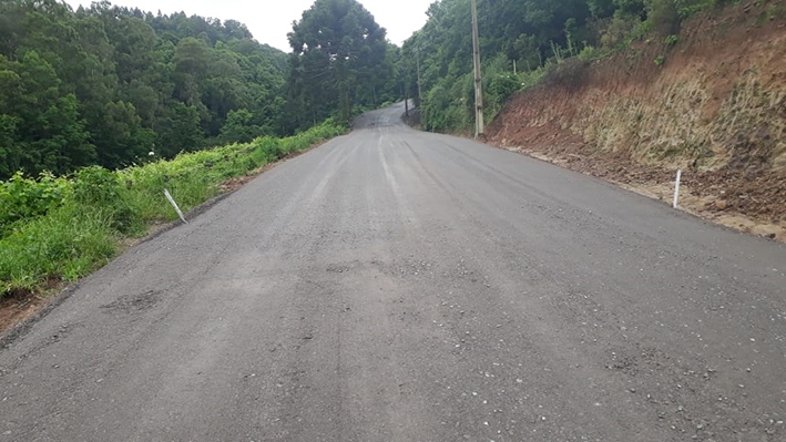 A estrada serve de acesso ao destino turístico Parque da Gruta. - Prefeitura de Flores da Cunha/Divulgação