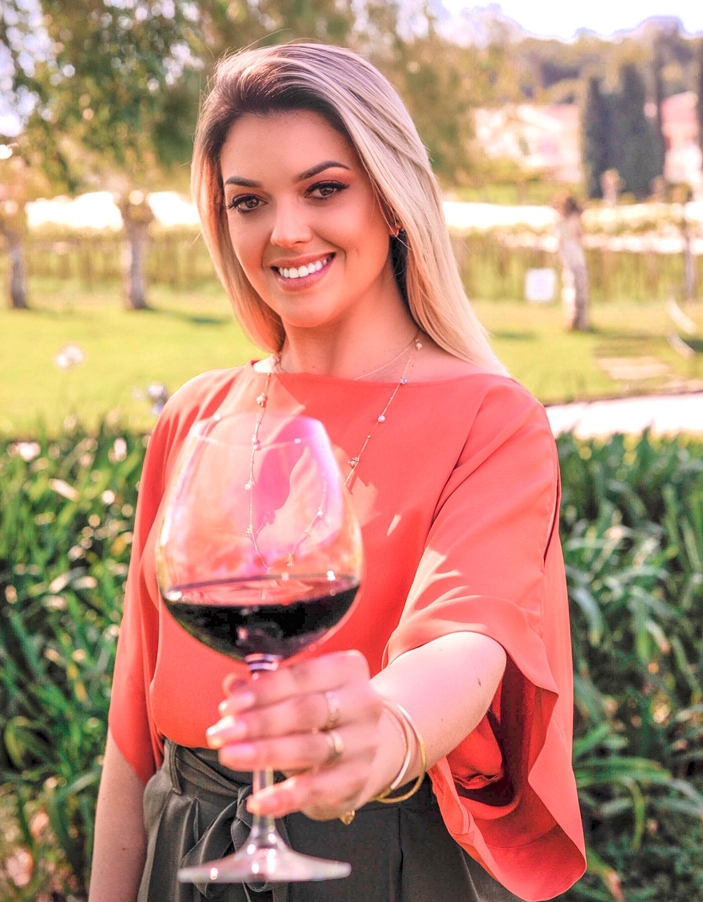 Sommelier Patricia Binz dá dicas de harmonização de vinhos. - Hemily Vieira/Divulgação
