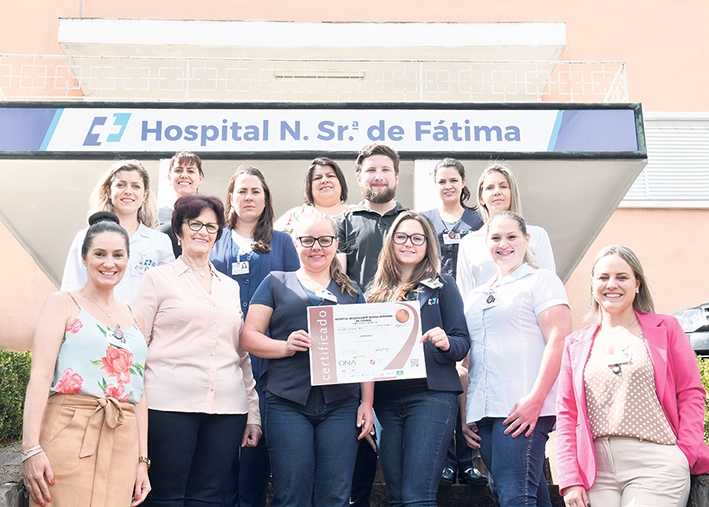 Equipe do Hospital Fátima comemora a certificação. - Luizinho Bebber/Divulgação
