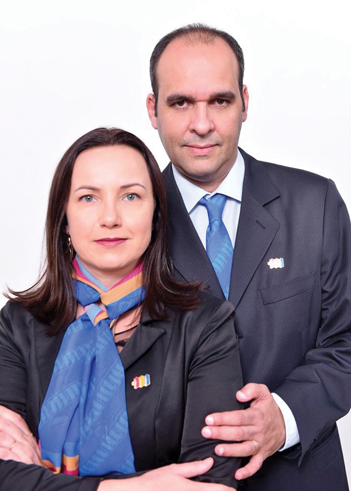 Rafael Schneider com a esposa Patrícia Wiechoreck Schneider - Divulgação