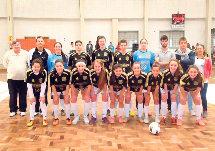 Em 2013, a equipe do União Feminina conquistou o heptacampeonato do futsal feminino florense. - Divulgação