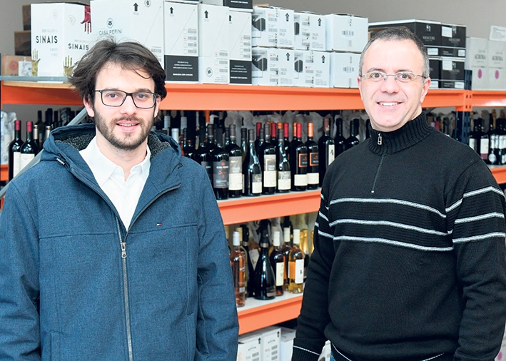 Pedro Bulla Paviani e Sandro Lorenzoni dirigem a maior loja virtual de vinhos brasileiros em diversidade de rótulos. - Luizinho Beber/ Divulgação