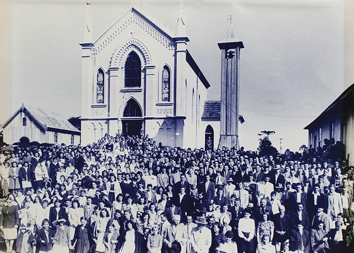 Frei Jaime Biazus, natural da Capela realizou a primeira missa na nova igreja, em 1947. - Arquivo