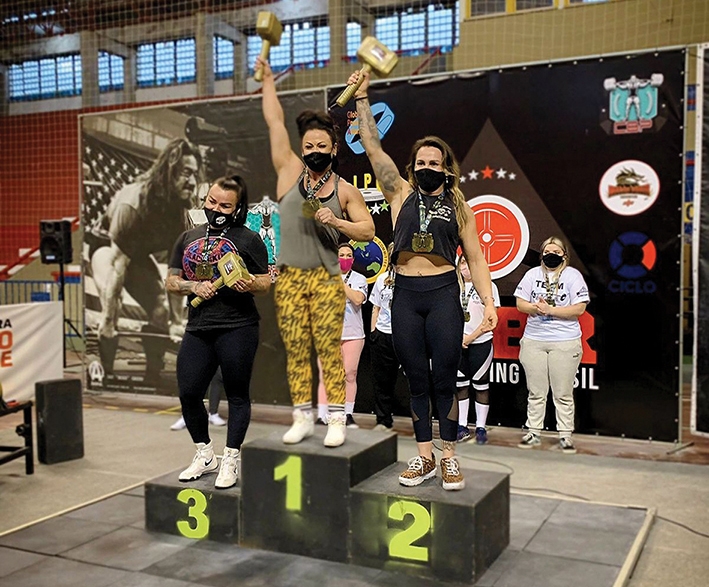 Atleta florense conquistou o 1º lugar na categoria Open (70 - 75kg) peso corporal, do Levantamento de Peso Terra - Divulgação
