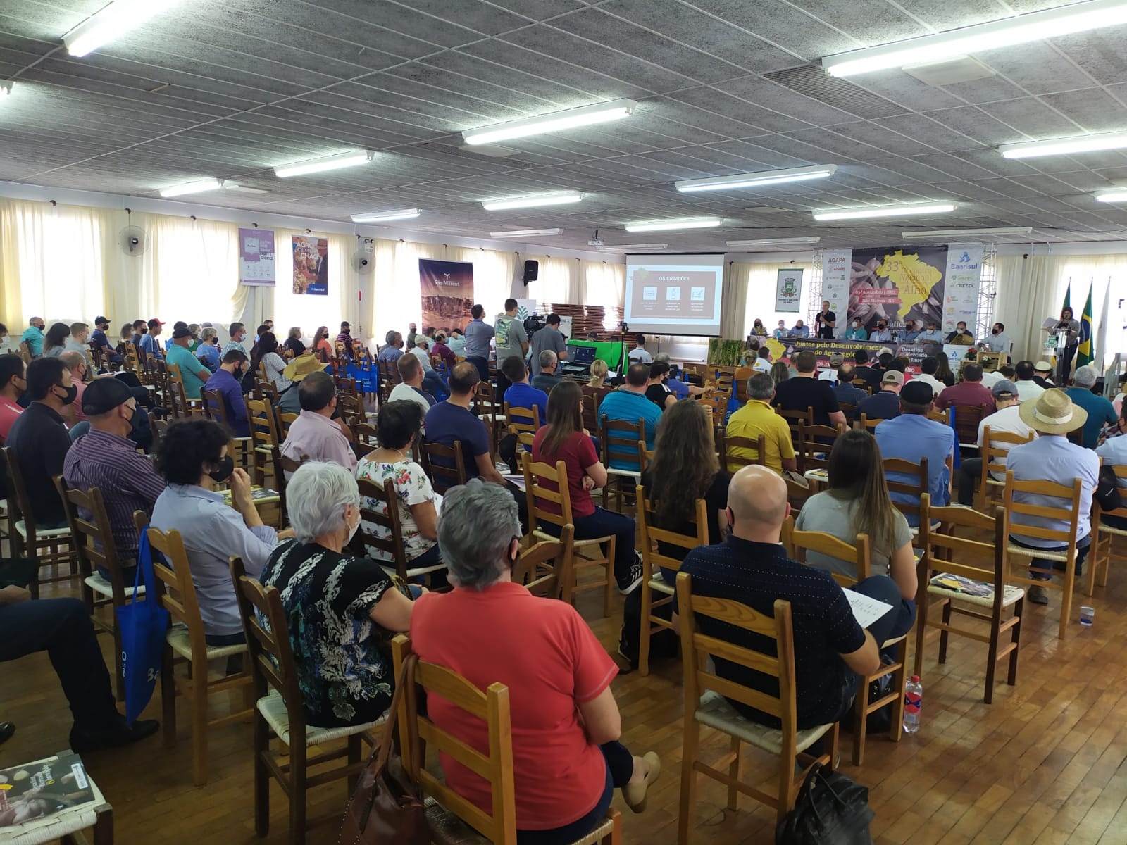 Mais de 250 agricultores participaram do Encontro Nacional do Alho. - Agência Positiva/ Divulgação