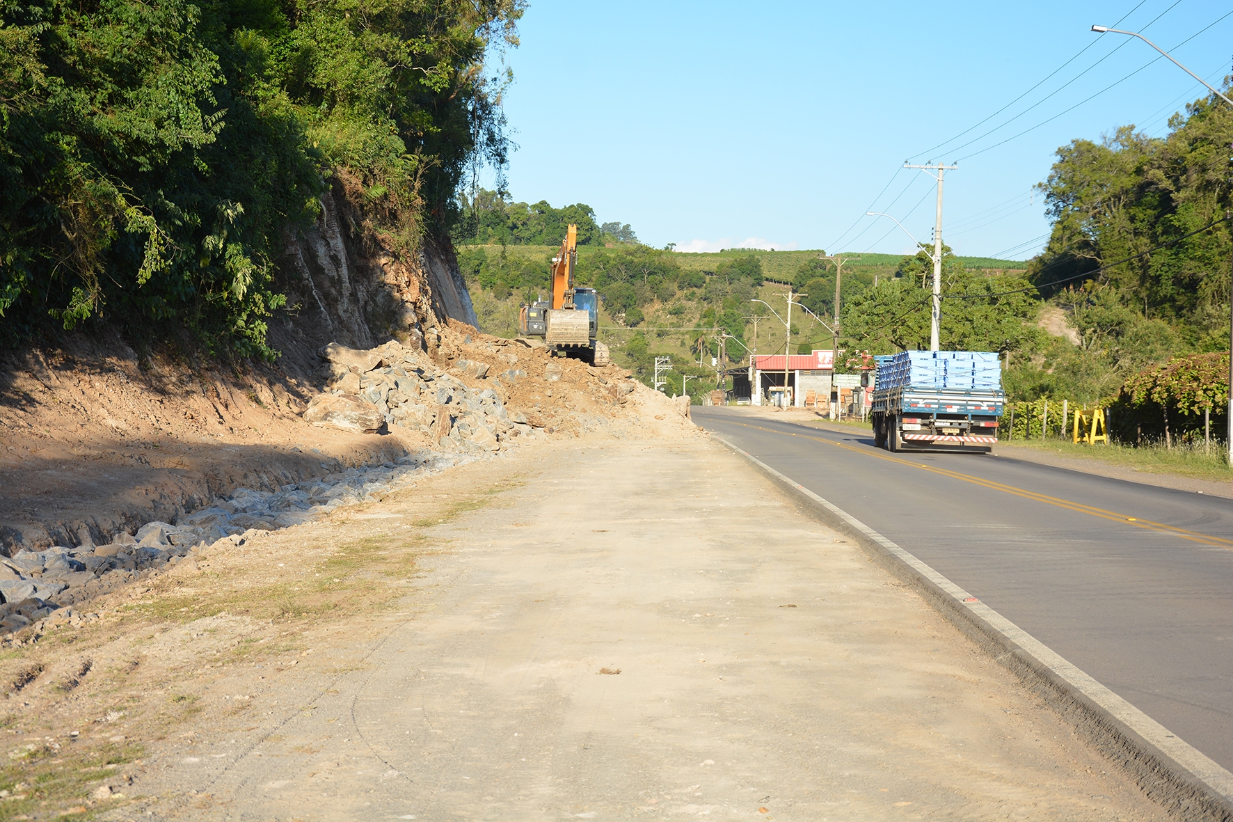 Trecho está passando por terraplanagem e recebendo toda a infraestrutura para  a drenagem pluvial. - Prefeitura de NP/ Divulgação