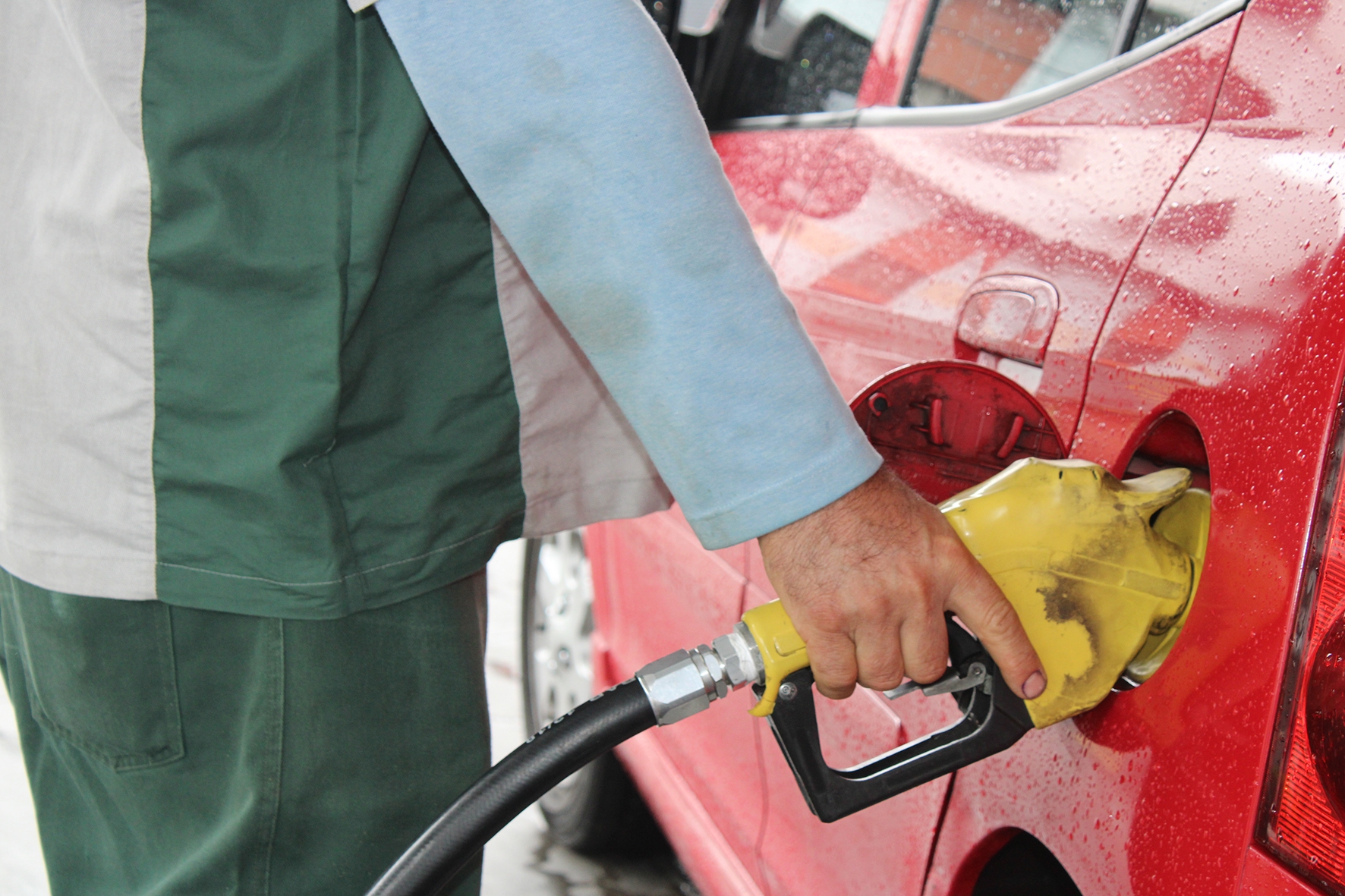 Os postos visitados apresentaram uma leve redução nos valores da gasolina devido à baixa do ICMS. - Karine Bergozza