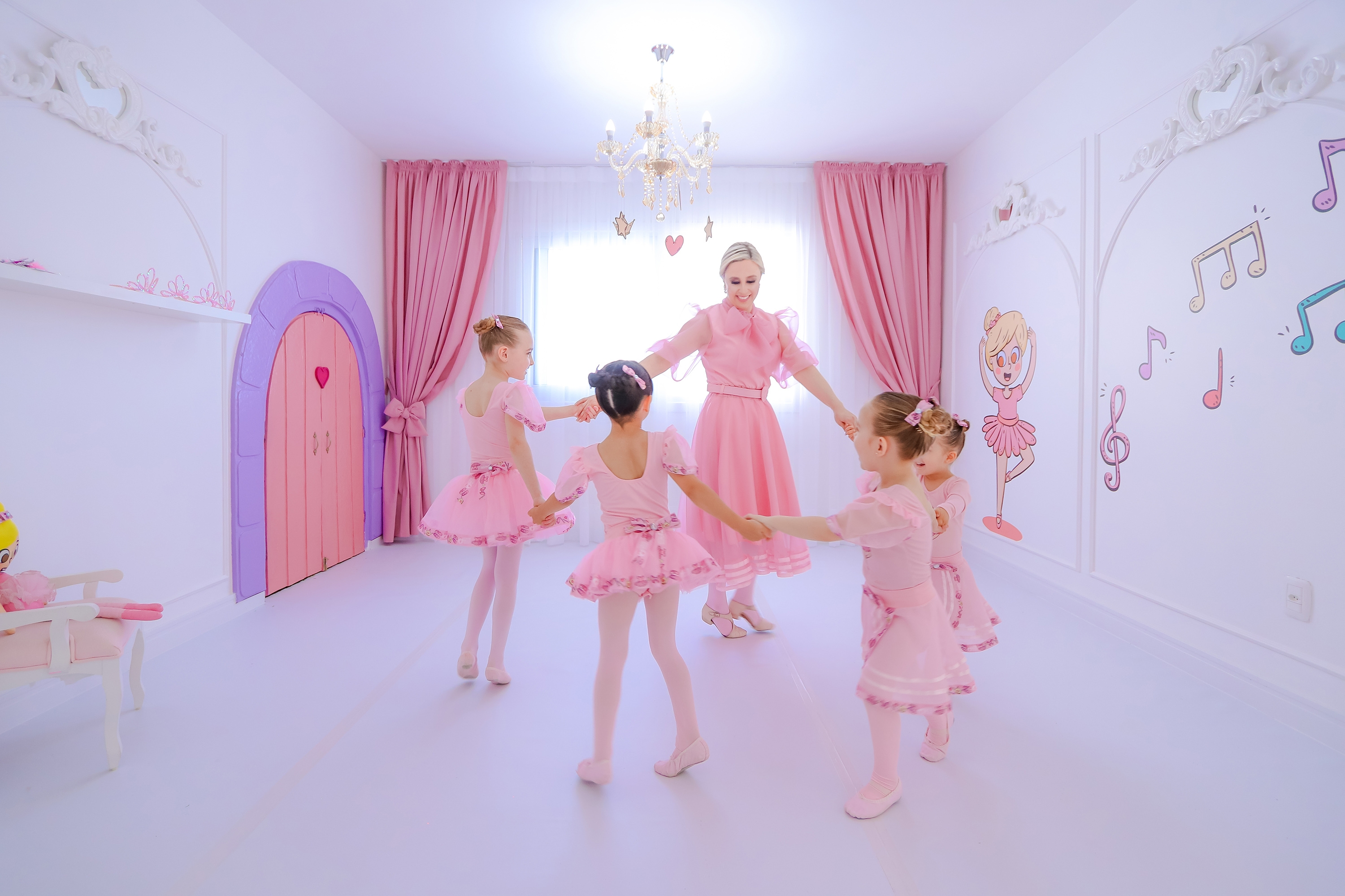 No primeiro evento aberto ao público, Reino Encantado do Ballet Flávia Thaís quer acolher as crianças no universo da imaginação e despertar memórias afetivas envolvendo a dança e a família. - Wéllington Damin/Divulgação