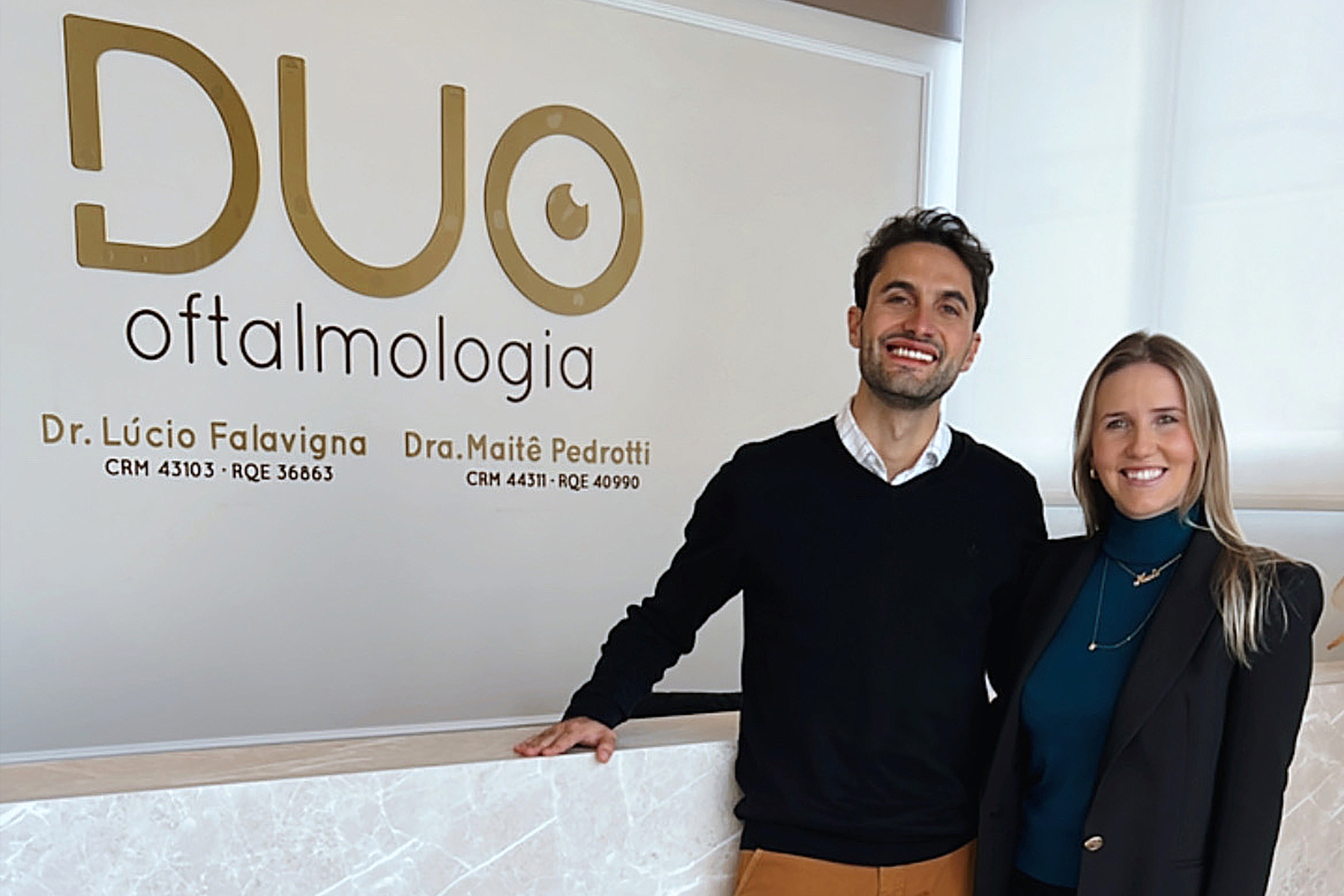 Os médicos Lúcio Falavigna e Maitê Pedrotti realizam atendimento completo para a saúde dos olhos, na clínica Duo. - 