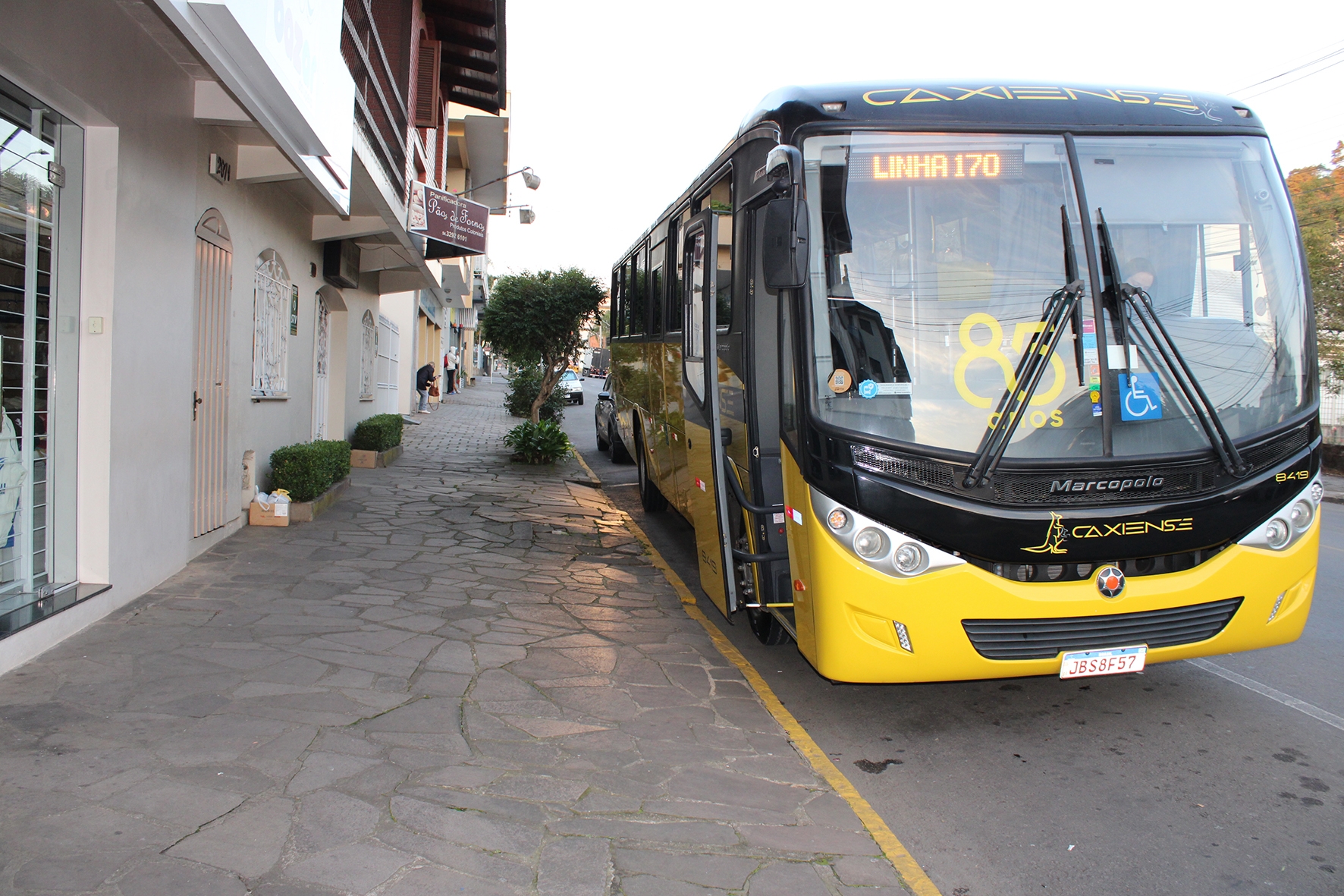 Até a última sexta-feira, dia 16, os ônibus da Expresso Caxiense estavam parando na esquina, próximo ao Bazar da Upeva. - Karine Bergozza