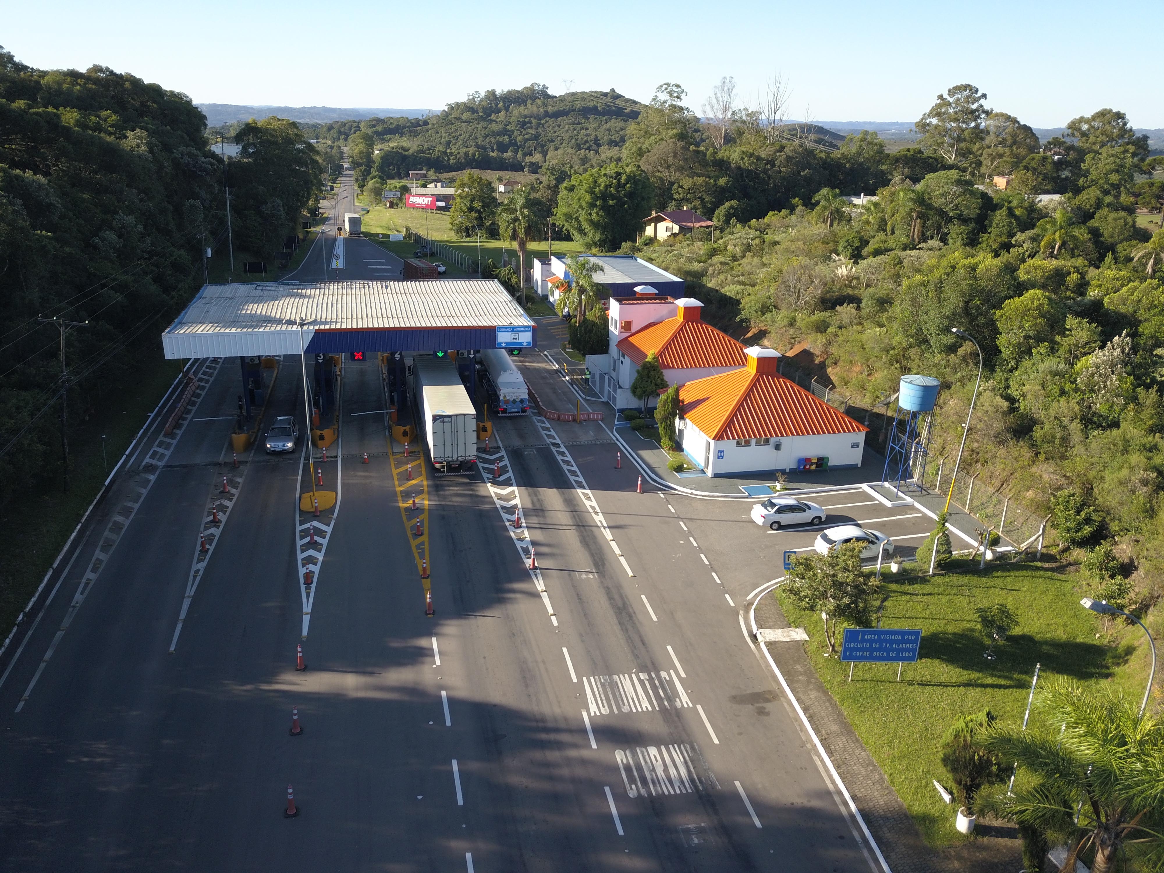 Remoção das construções das antigas praças de pedágio pela CSG será seguida de recuperação do pavimento e sinalização. Obras devem ser concluídas em cerca de 30 dias - CSG, divulgação