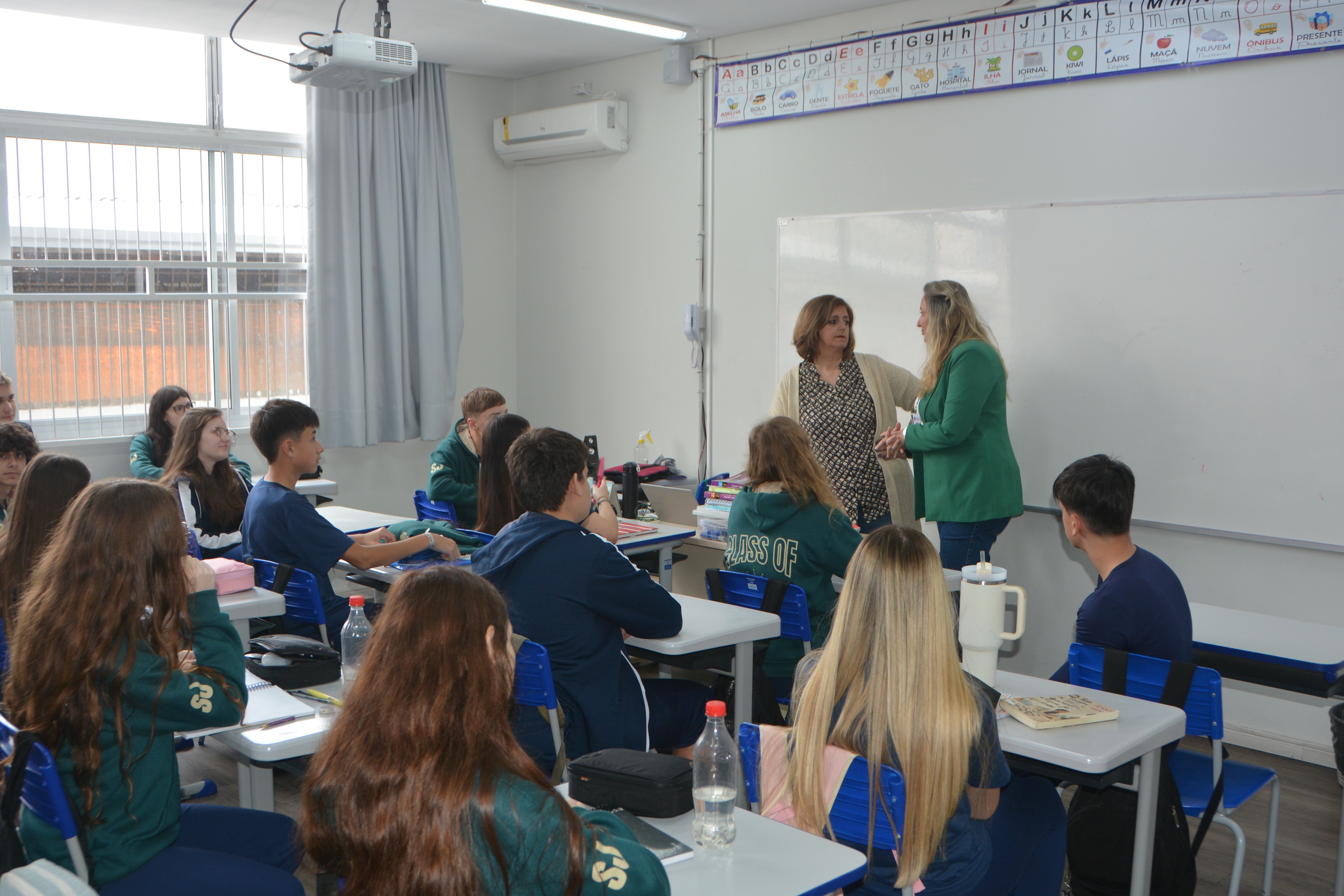 Turma do 9º ano durante aula de matemática da professora Eva Rosmari Pellini Grisa - Antonio Galvão