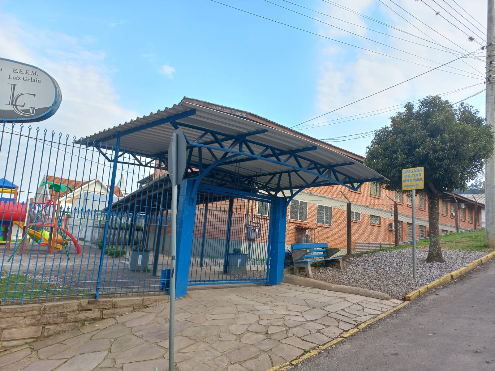 Fachada da Escola Estadual Ensino Médio Luiz Gelain - Vivia Fabian Copelli