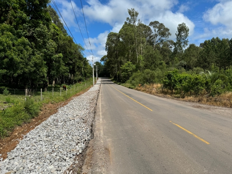  - A rota 2 do Circuito de Cicloturismo do município terá até fevereiro uma ciclofaixa que está sendo construída na Rua Bolzano, que liga São Gotardo à Linha 60. A obra terá aproximadamente 2 km de extensão, e, no momento, está ocorrendo a etapa de terraplanagem, para posterior pavimentação e sinalizaç