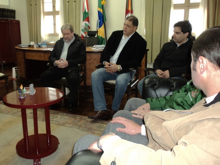 Reunião foi realizada no gabinete do prefeito. - Fabiano Provin