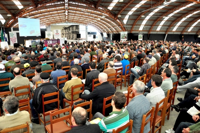 Mais de 500 produtores debateram, em Garibaldi, estratégias para o setor. - CASSIUS ANDRÉ FANTI/ESPECIAL