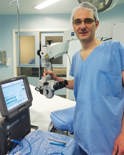 Primeira cirurgia foi realizada pelo oftalmologista Ricardo Simionato. - Camila Baggio