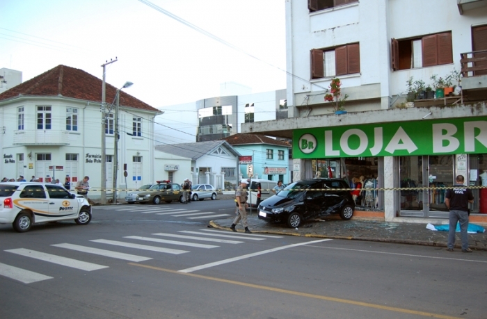 Ocorrência foi registrada no cruzamento da Avenida 25 de Julho com a Rua Ernesto Alves. - NaHora/Antonio Coloda