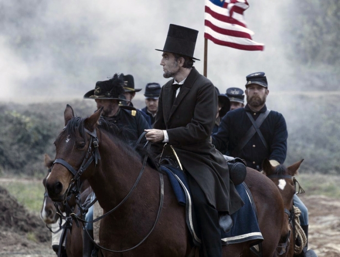 Atuação de Daniel Day-Lewis como o ex-presidente Lincoln é considerada perfeita pela crítica de cinema norte-americana. - www.thelincolnmovie.com/Divulgação
