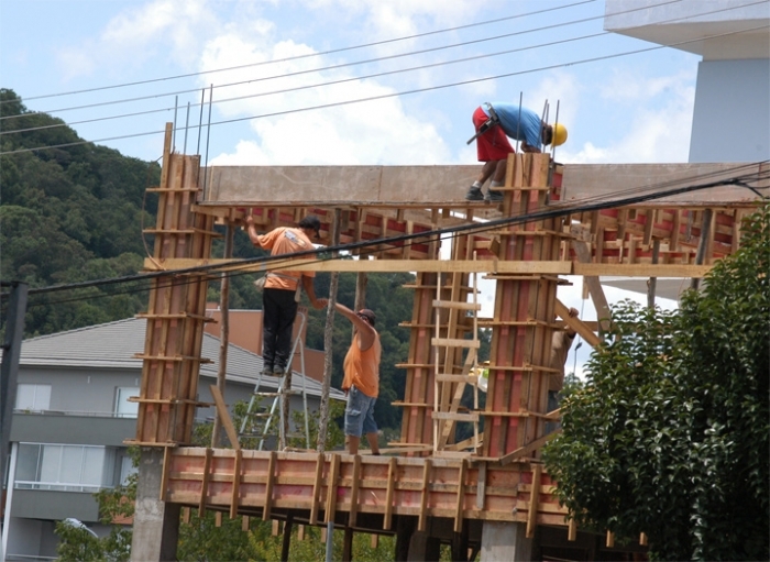 Alertar sobre as condições de trabalho dos integrantes da construção civil é uma das metas da ação promovida pelo STI. - Fabiano Provin