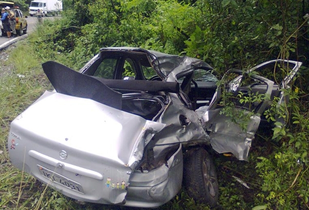 Corsa Sedan conduzido por Diniz colidiu de frente contra um caminhão. - Corpo de Bombeiros de Farroupilha/Divulgação
