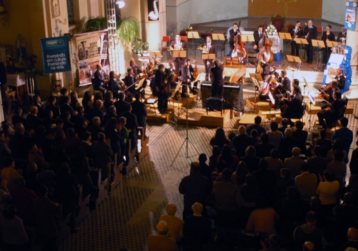 Músicas da Orquestra emocionaram o público presente na Igreja Matriz do município. - Camila Baggio