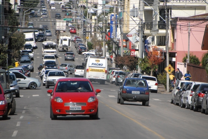 Em dezembro de 2012 eram de 18.900 o total de veículos emplacados no município. Prefeitura estuda medidas para melhorar a mobilidade. - Antonio Coloda
