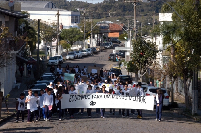Cerca de 200 pessoas participaram de ato em São Gotardo. - Camila Baggio