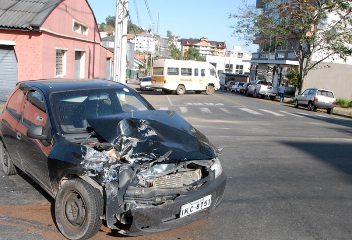Esquina é conhecida por registrar acidentes nos horários de maior fluxo de veículos. - Fabiano Provin