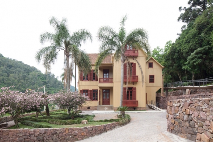 Casas, uma de 1904 e outra de 1908 (foto), foram tombadas em 1910. - MARCELO DONADUSSI/DIVULGAÇÃO