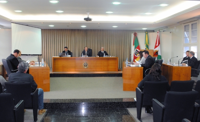 Assunto foi debatido novamente no Legislativo na sessão do dia 28. - Jaqueline Gambin/Câmara de Flores/Divulgação