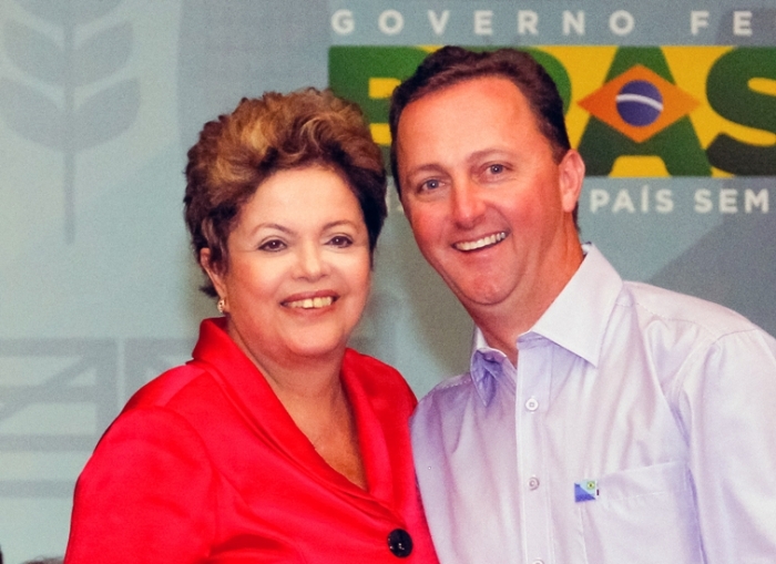 Dilma fez a entrega simbólica da chave para o prefeito Lídio. - Roberto Stuckert Filho/Presidência da República/Divulgação