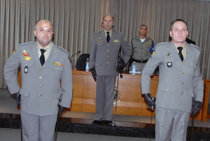 Capitão Márcio Leandro (E) passou o comando ao capitão Ângelo (E). - Fabiano Provin