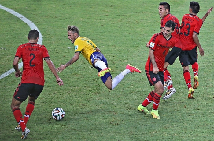 Marcação sobre Neymar foi intensa do início ao fim da partida. - Rafael Ribeiro, CBF/Divulgação