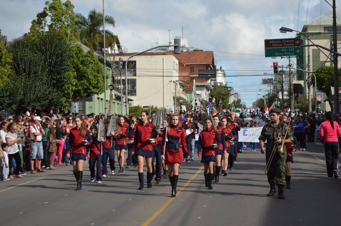 Centenas de florenses prestigiaram o ato cívico na tarde de domingo. - Aline Gazi/Prefeitura de FC/Divulgação