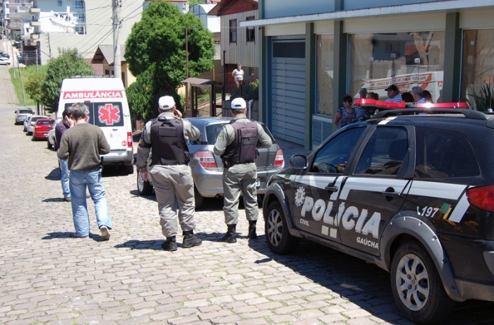 Veículo Agile estava estacionado na Rua Rio Branco. - Antonio Coloda