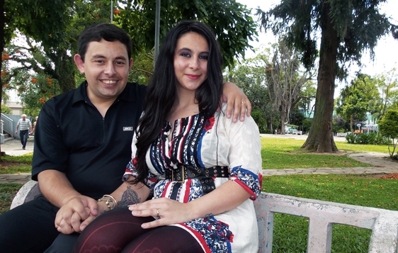 Priscila e Elissandro comemoram a futura conquista do casal, resultado de oito anos de relacionamento e dois filhos, os pequenos Juan e Sophia - Camila Baggio