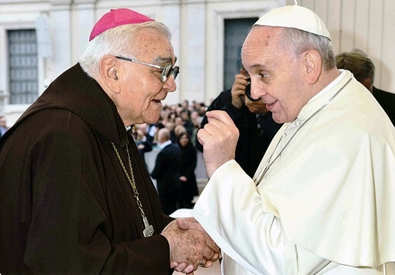 No Vaticano dom Ângelo disse que era bispo emérito de Uruguaiana, ao que o papa Francisco respondeu: “Bem pertinho” da Argentina. - Divulgação
