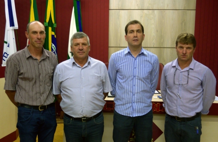 Da esquerda para a direita, Cesar Menegat, Nestor Tonello, Léo Sonda (presidente) e Elói Marin. - Maicon Pan/Câmara de Vereadores de NP/Divulgação