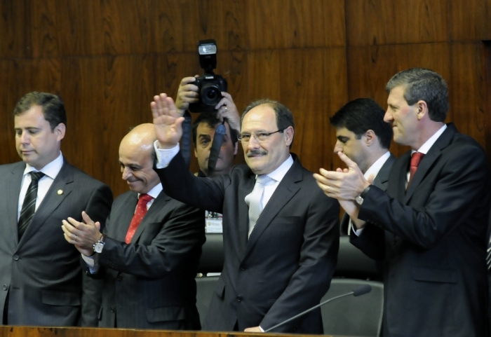 Governador assinou termo de posse em cerimônia do Plenário 20 de Setembro da Assembleia. - Marcelo Bertani/Agência ALRS/Divulgação