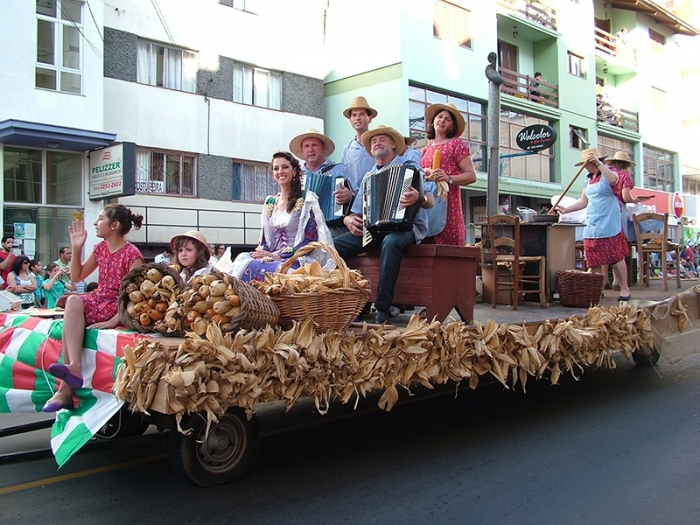 Na edição de 2011 os desfiles emocionaram o público. - Arquivo Secretaria de Turismo de FC/Divulgação