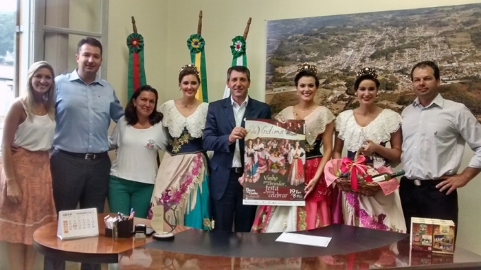 Grupo florense na prefeitura de Antônio Prado. - Alessandra Muraro/Divulgação