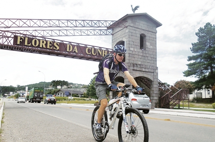 Mairos, que vai para Caxias uma vez por semana de bike, é um dos organizadores do evento. - Camila Baggio